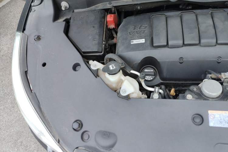 Used Buick Enclave 2014 3.6L Two-Wheel Drive Elite Comfort Version Engine Bay Right