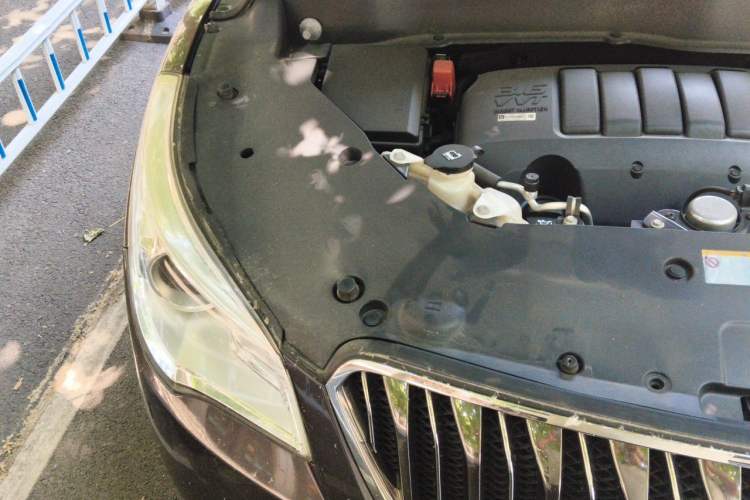 Used Buick Enclave 2014 3.6L Two-Wheel Drive Elite Comfort Version Engine Bay Right