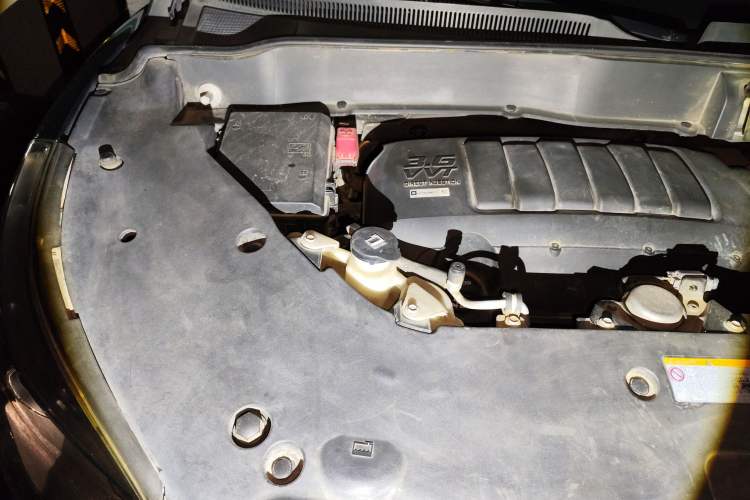 Used Buick Enclave 2014 3.6L Two-Wheel Drive Elite Comfort Version Engine Bay Right