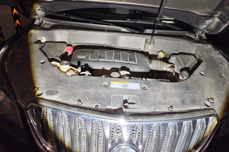 Used Buick Enclave 2014 3.6L Two-Wheel Drive Elite Comfort Version Engine Bay