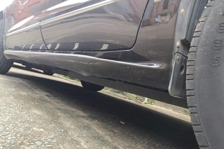 Used Buick Enclave 2014 3.6L Two-Wheel Drive Elite Comfort Version Left Side Sill