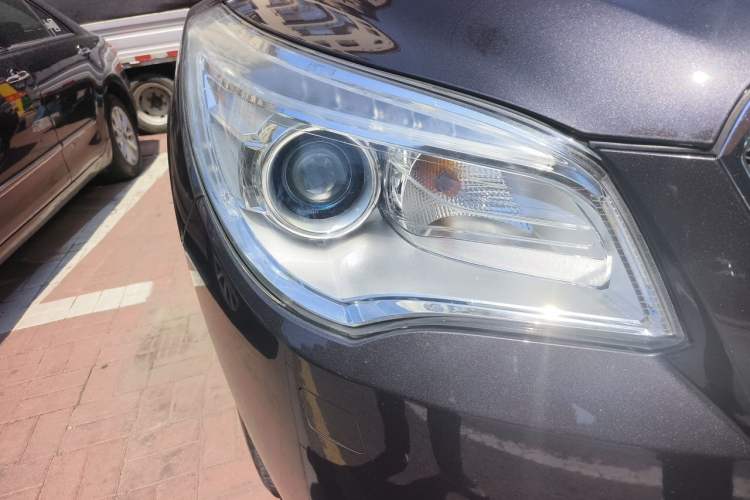 Used Buick Enclave 2014 3.6L Two-Wheel Drive Elite Comfort Version Right Front Headlight