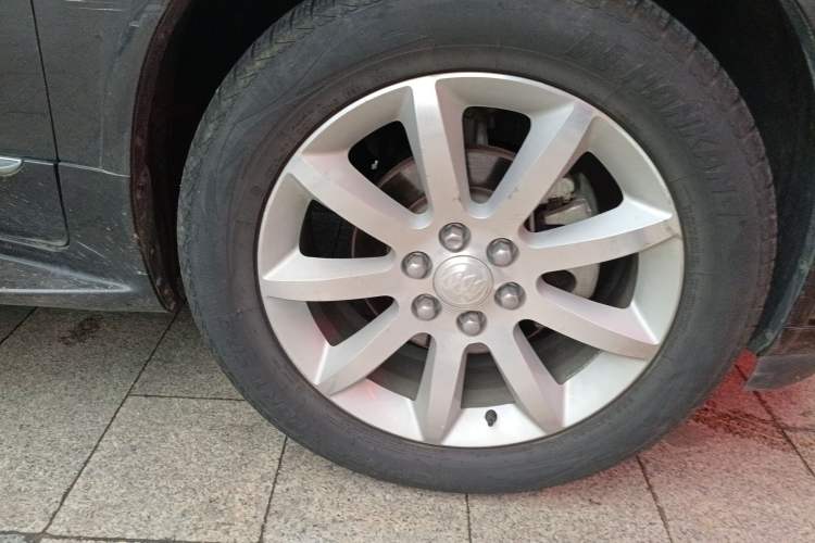 Used Buick Enclave 2014 3.6L Four-Wheel Drive Smart Luxury Flagship Edition Right Front Wheel Hub
