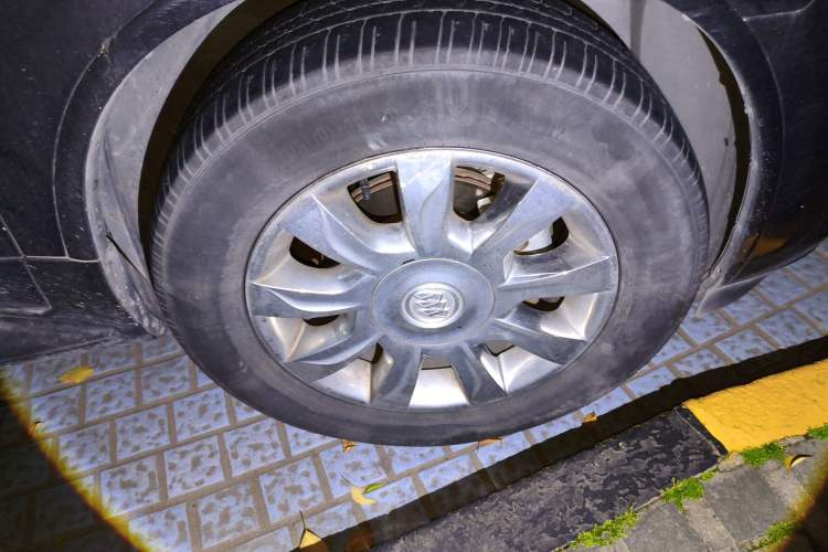 Used Buick Enclave 2014 3.6L Two-Wheel Drive Elite Comfort Version Right Front Wheel Hub