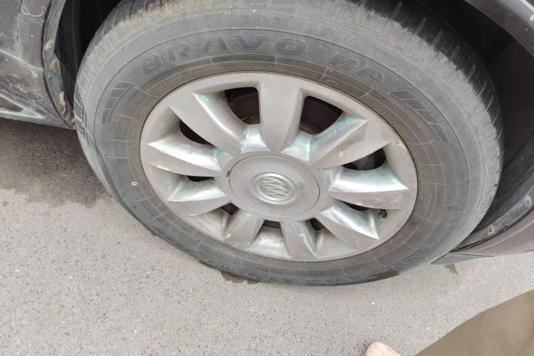 Used Buick Enclave 2014 3.6L Two-Wheel Drive Elite Comfort Version Right Front Wheel Hub