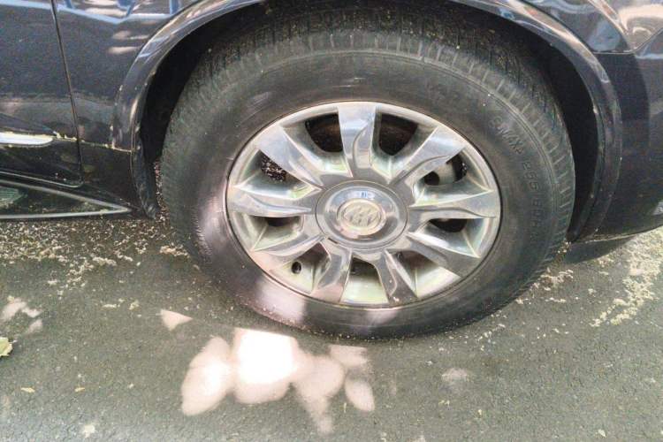 Used Buick Enclave 2014 3.6L Two-Wheel Drive Elite Comfort Version Right Front Wheel Hub