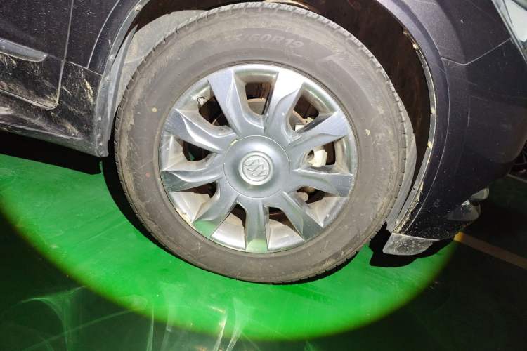 Used Buick Enclave 2014 3.6L Two-Wheel Drive Elite Comfort Version Right Front Wheel Hub