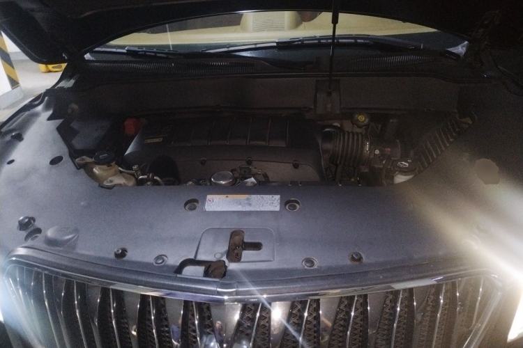Used Buick Enclave 2014 3.6L Two-Wheel Drive Elite Comfort Version Engine Bay
