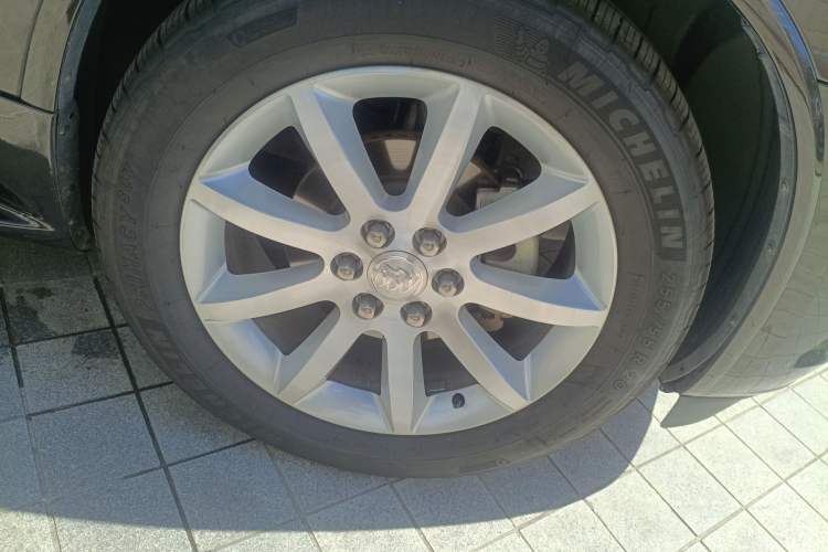 Used Buick Enclave 2014 3.6L Four-Wheel Drive Smart Luxury Flagship Edition Right Front Wheel Hub