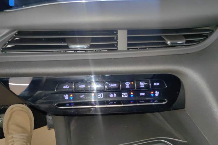 Used Buick Enclave 2020 28T Two-Wheel Drive Prestige Version Audio And AC Panel