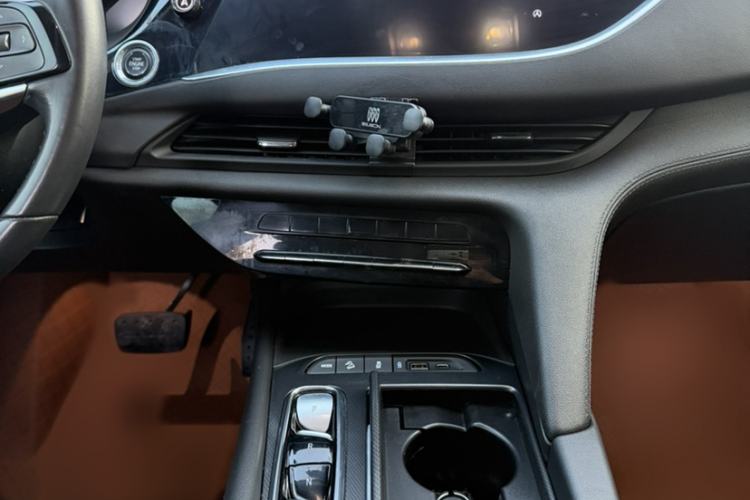 Used Buick Enclave 2020 28T Two-Wheel Drive Zhanqi Version Audio And AC Panel