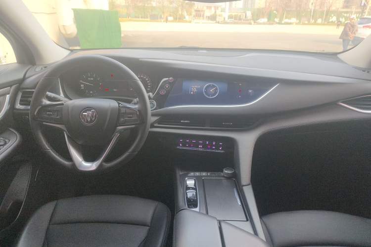 Used Buick Enclave 2020 28T Two-Wheel Drive Luxury Version Center Console