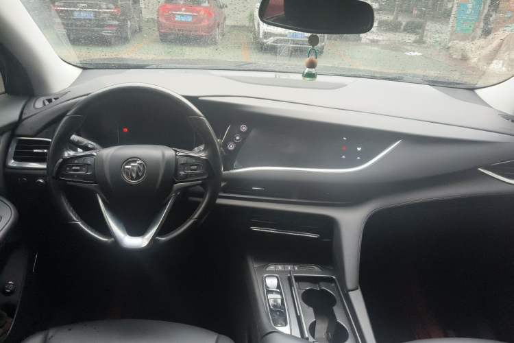 Used Buick Enclave 2020 28T Two-Wheel Drive Prestige Version Center Console