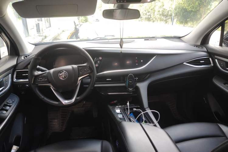 Used Buick Enclave 2020 28T Two-Wheel Drive Luxury Version Center Console