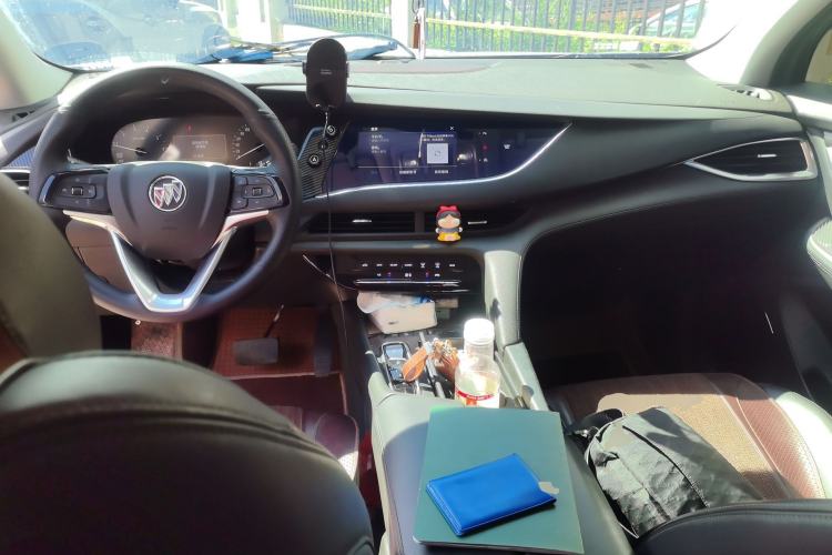 Used Buick Enclave 2020 28T Two-Wheel Drive Zhanqi Version Center Console