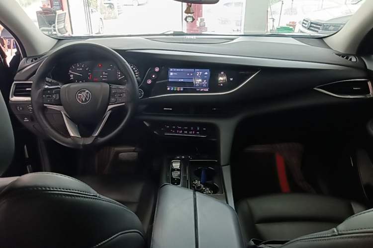 Used Buick Enclave 2020 28T Two-Wheel Drive Zhanqi Version Center Console