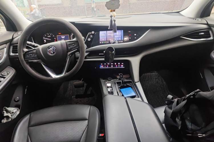 Used Buick Enclave 2020 28T Two-Wheel Drive Prestige Version Center Console