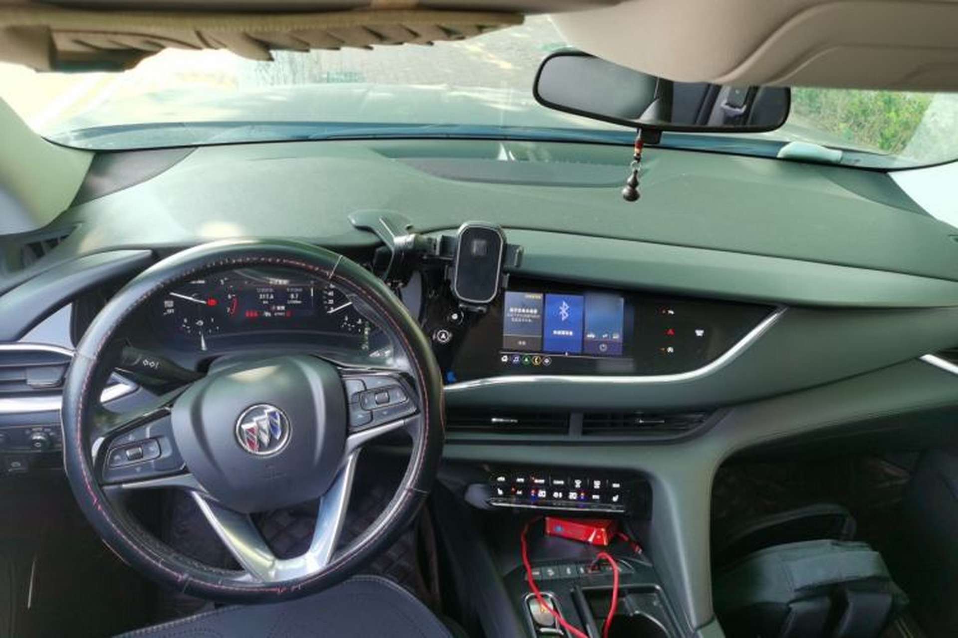 Used Buick Enclave 2020 28T Two-Wheel Drive Luxury Version Center Console