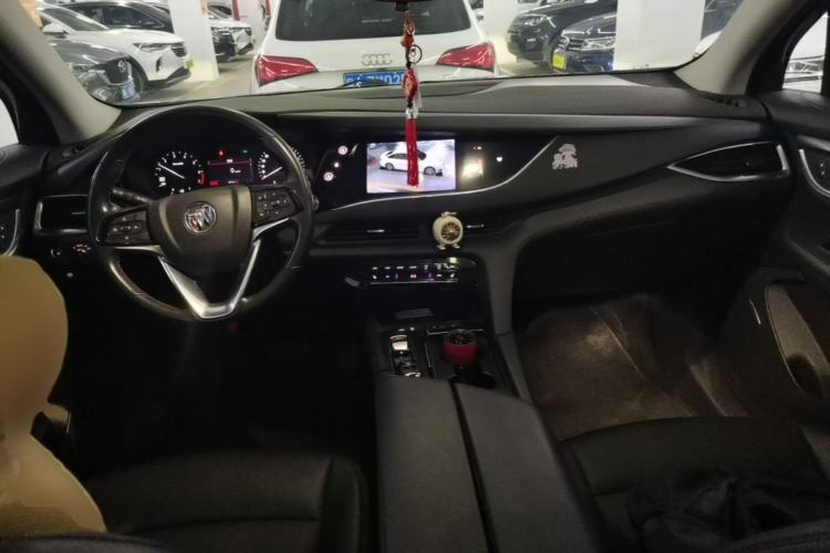 Used Buick Enclave 2020 28T Two-Wheel Drive Luxury Version Center Console