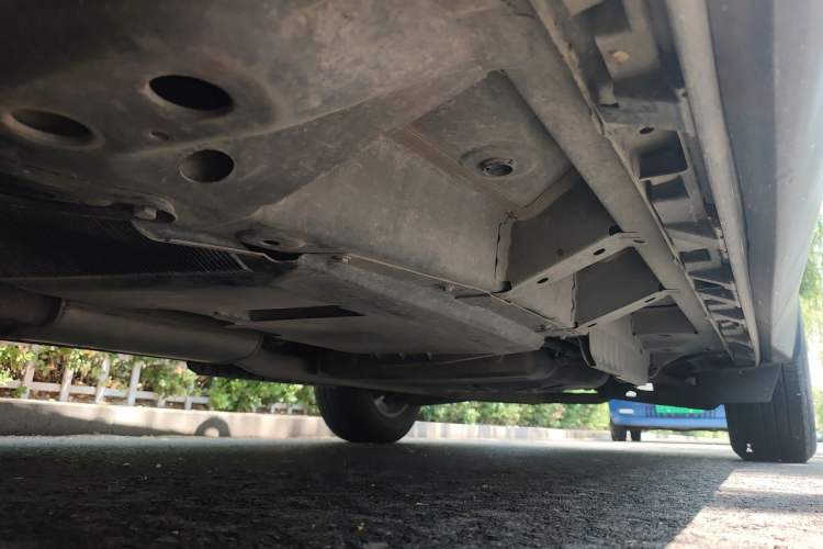 Used Buick Enclave 2020 28T Two-Wheel Drive Zhanqi Version Chassis Front Left
