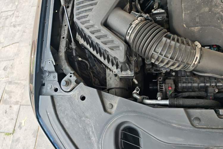 Used Buick Enclave 2020 28T Four-Wheel Drive Flagship Version Engine Bay Right