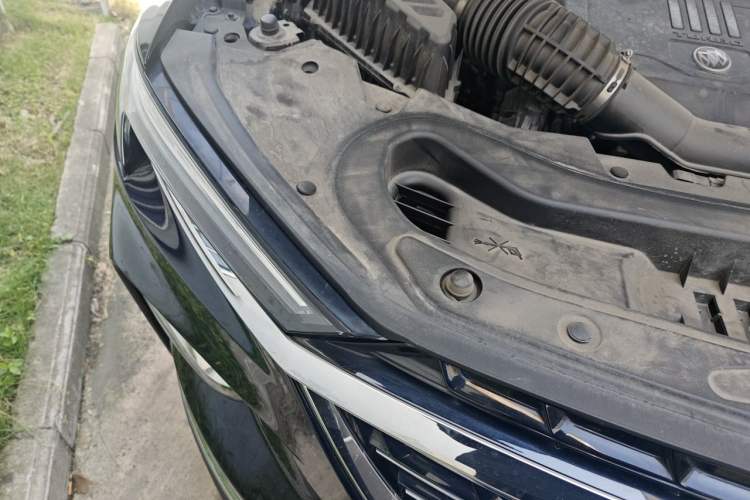 Used Buick Enclave 2020 28T Two-Wheel Drive Zhanqi Version Engine Bay Right