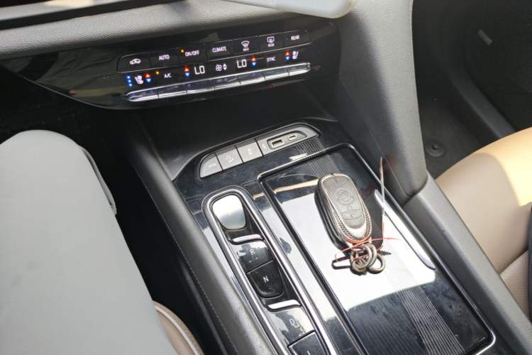 Used Buick Enclave 2020 28T Four-Wheel Drive Flagship Version Gear Lever