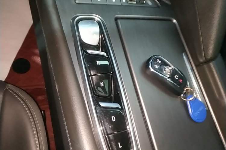Used Buick Enclave 2020 28T Two-Wheel Drive Prestige Version Gear Lever