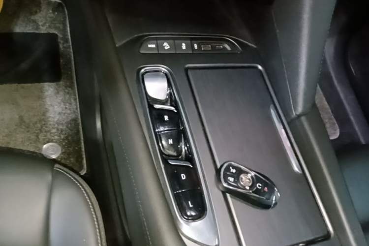 Used Buick Enclave 2020 28T Two-Wheel Drive Prestige Version Gear Lever