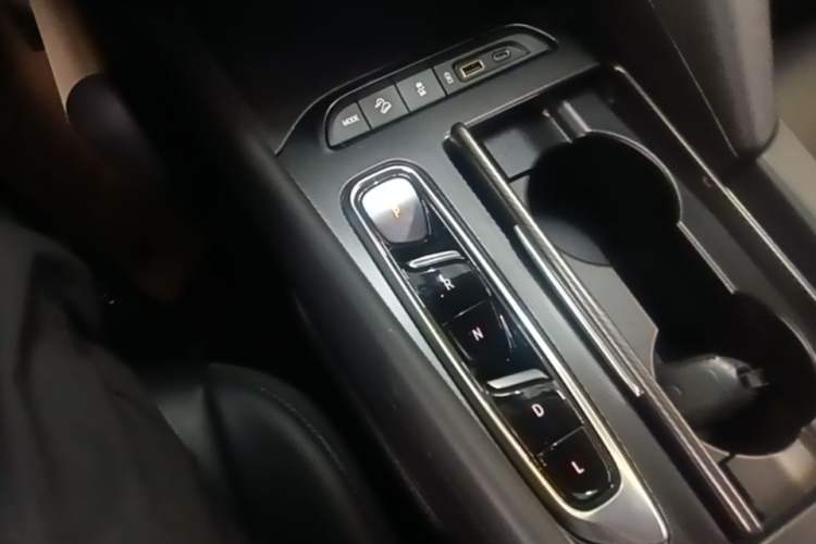 Used Buick Enclave 2020 28T Two-Wheel Drive Zhanqi Version Gear Lever