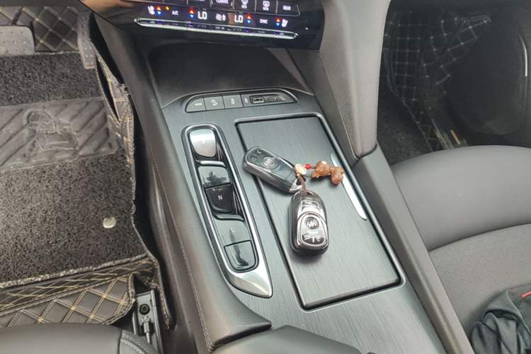 Used Buick Enclave 2020 28T Two-Wheel Drive Prestige Version Gear Lever