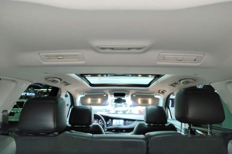 Used Buick Enclave 2020 28T Two-Wheel Drive Luxury Version Headliner