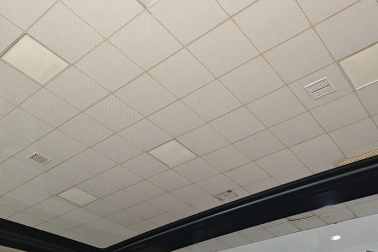 Used Buick Enclave 2020 28T Two-Wheel Drive Luxury Version Headliner