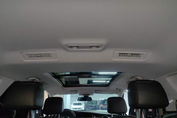 Used Buick Enclave 2020 28T Two-Wheel Drive Prestige Version Headliner