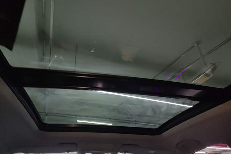 Used Buick Enclave 2020 28T Two-Wheel Drive Luxury Version Headliner