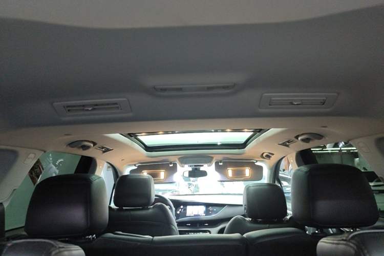 Used Buick Enclave 2020 28T Two-Wheel Drive Luxury Version Headliner