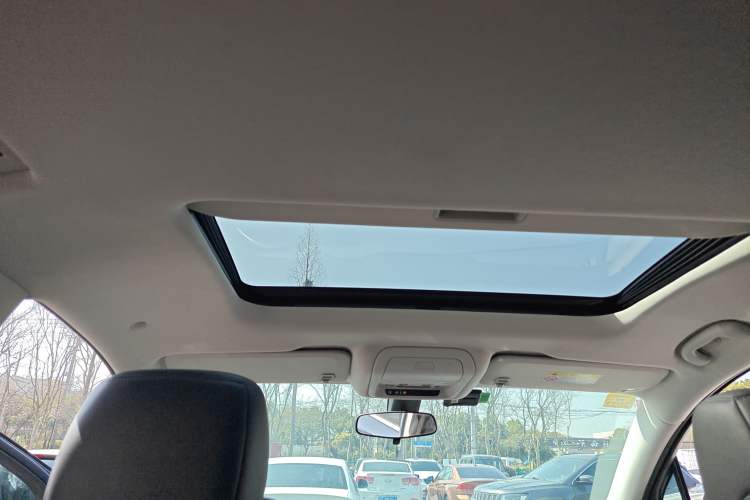 Used Buick Enclave 2020 28T Two-Wheel Drive Zhanqi Version Headliner