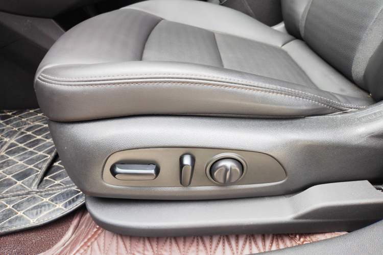 Used Buick Enclave 2020 28T Two-Wheel Drive Luxury Version Interior 5