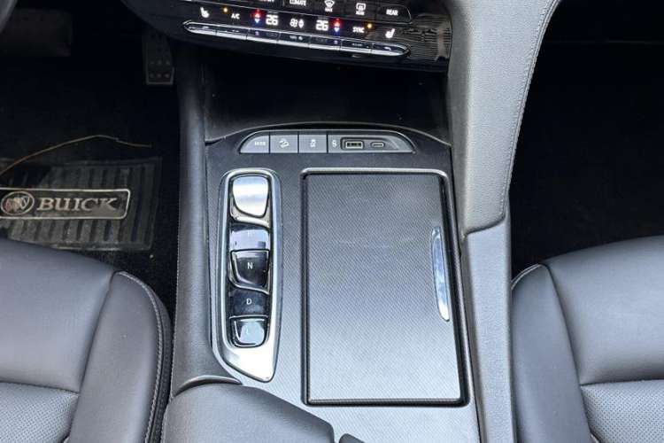 Used Buick Enclave 2020 28T Two-Wheel Drive Luxury Version Interior 9