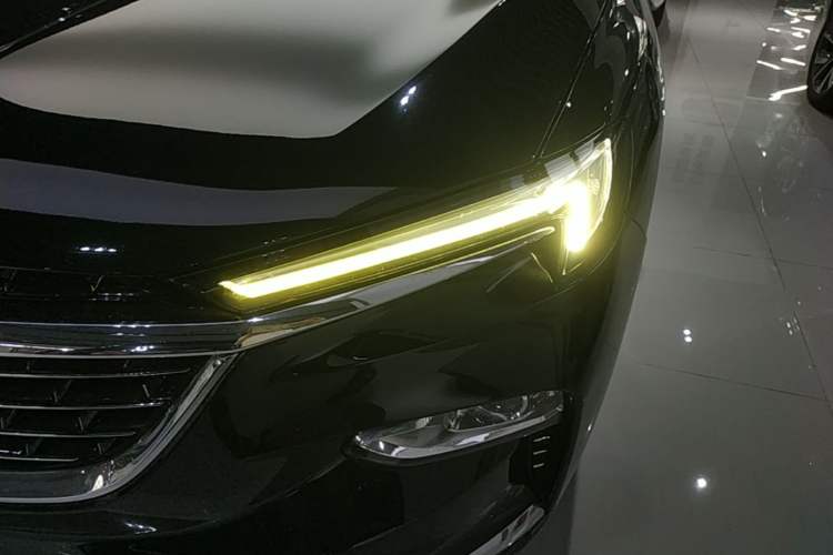 Used Buick Enclave 2020 28T Two-Wheel Drive Prestige Version Left Front Headlight