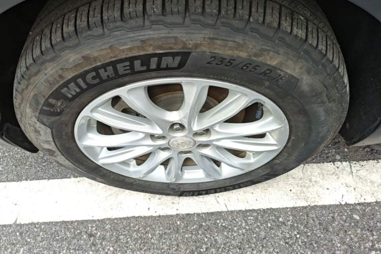 Used Buick Enclave 2020 28T Two-Wheel Drive Luxury Version Left Front Wheel Hub