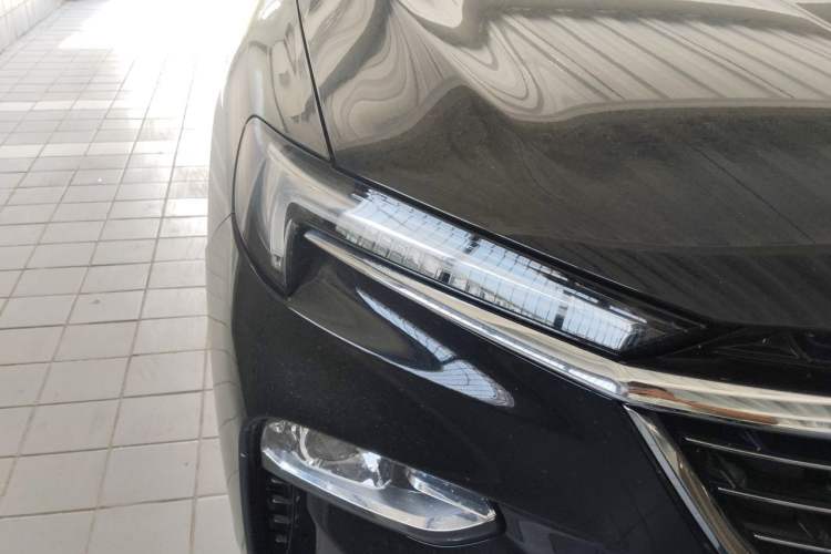Used Buick Enclave 2020 28T Two-Wheel Drive Prestige Version Right Front Headlight