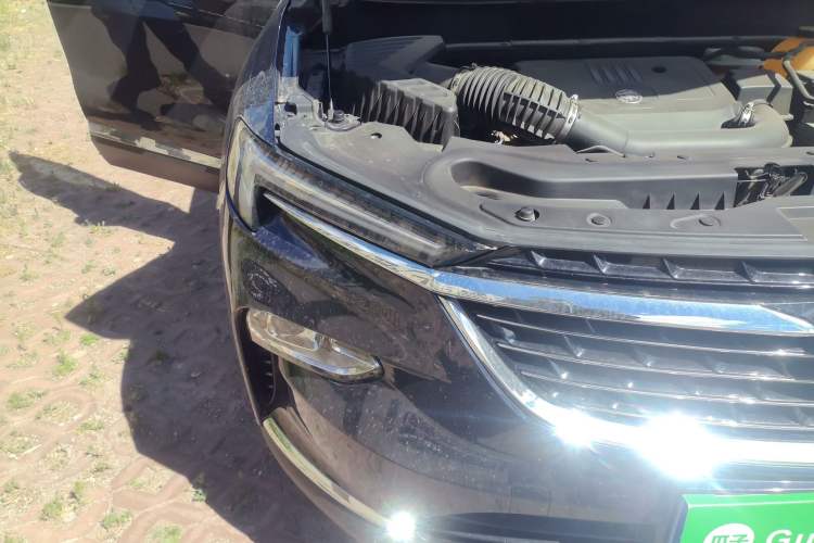 Used Buick Enclave 2020 28T Two-Wheel Drive Zhanqi Version Right Front Headlight