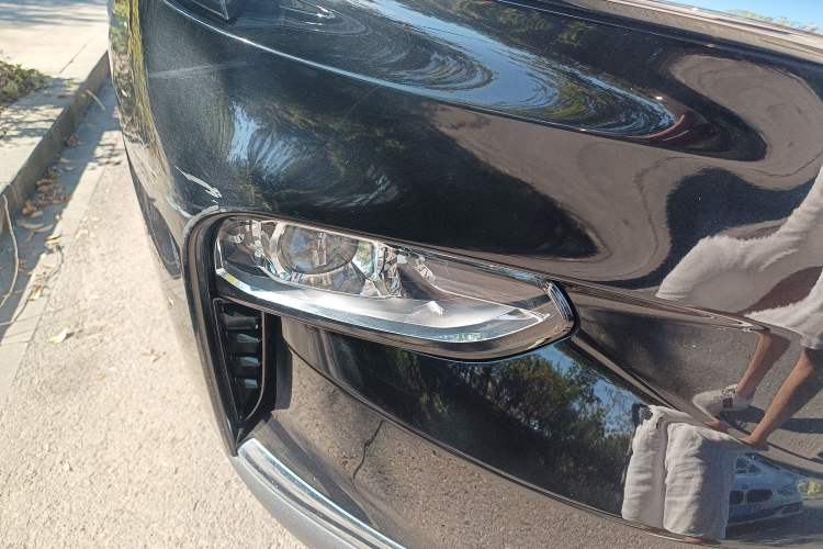 Used Buick Enclave 2020 28T Two-Wheel Drive Zhanqi Version Right Front Headlight