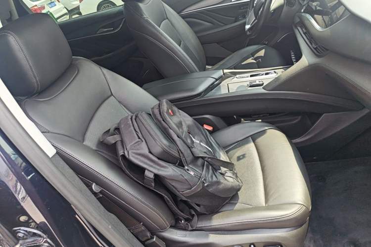 Used Buick Enclave 2020 28T Two-Wheel Drive Prestige Version Right Front Seat