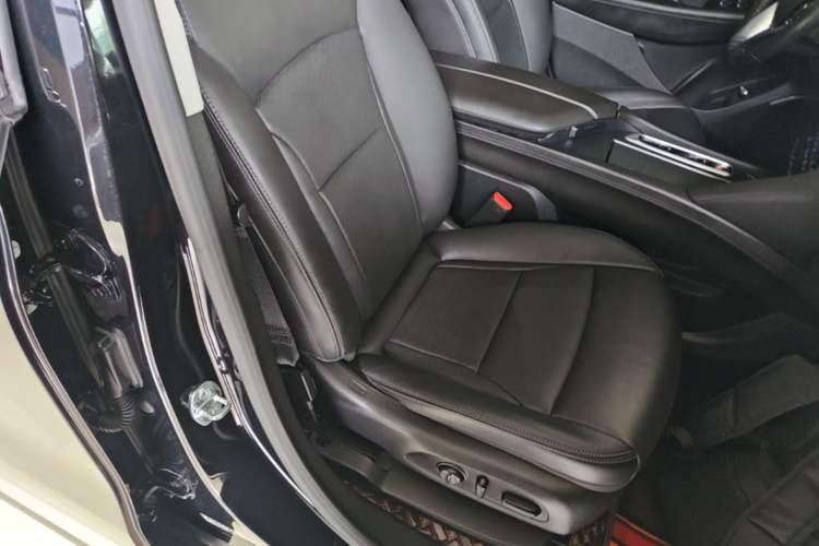 Used Buick Enclave 2020 28T Two-Wheel Drive Prestige Version Right Front Seat