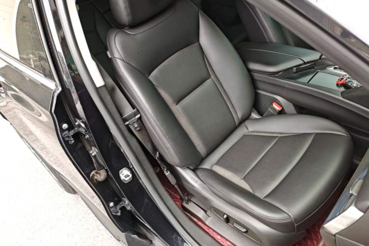 Used Buick Enclave 2020 28T Two-Wheel Drive Luxury Version Right Front Seat