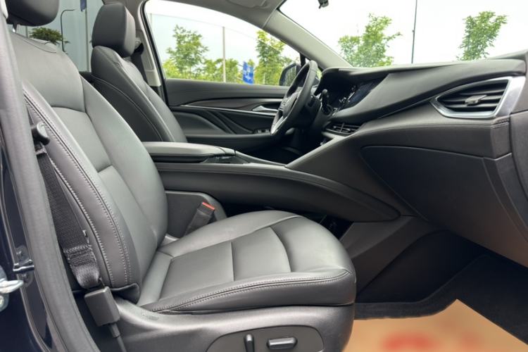 Used Buick Enclave 2020 28T Two-Wheel Drive Luxury Version Right Front Seat
