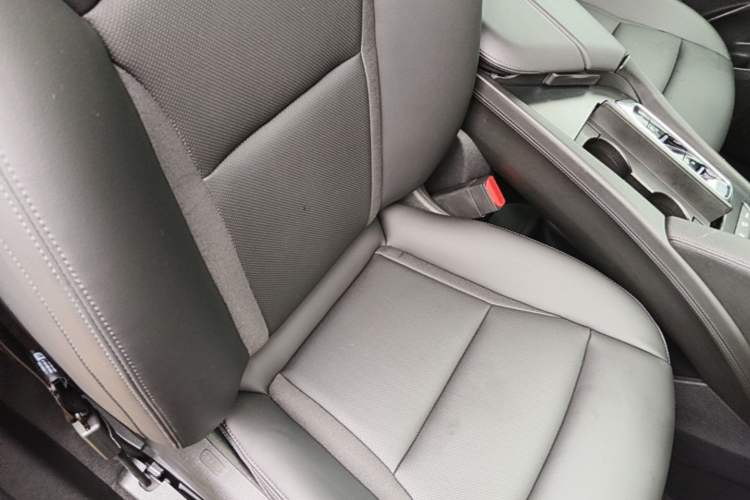 Used Buick Enclave 2020 28T Two-Wheel Drive Luxury Version Right Front Seat
