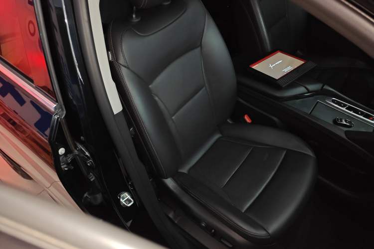 Used Buick Enclave 2020 28T Two-Wheel Drive Prestige Version Right Front Seat